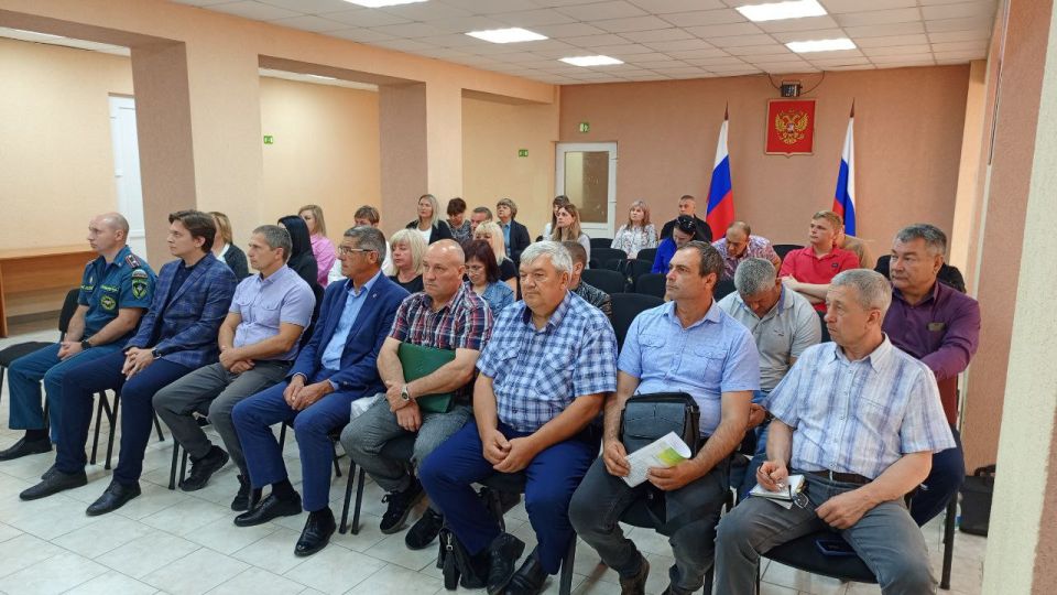 Сегодня состоялось аппаратное совещание с руководителями структурных подразделений администрации, начальниками предприятий и учреждений округа Сегодня состоялось аппаратное совещание с руководителями структурных подразделений администрации, начальниками предприятий и учреждений округа