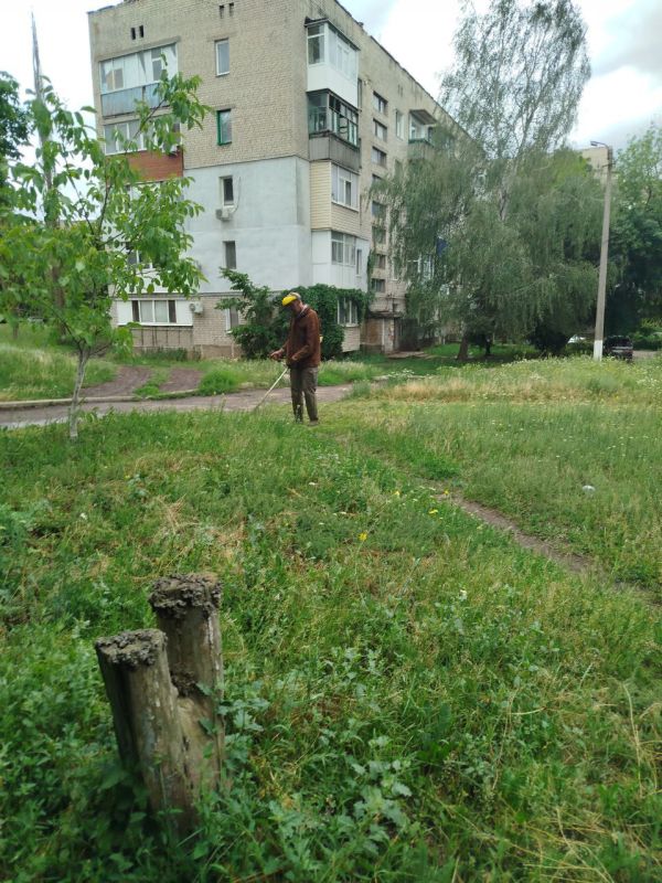 В рамках подготовки объектов жилищного фонда к эксплуатации в отопительном периоде в Ровеньках продолжаются работы по текущему ремонту кровель многоквартирных домов В рамках подготовки объектов жилищного фонда к эксплуатации в отопительном периоде в Ровеньках продолжаются работы по текущему ремонту кровель многоквартирных домов