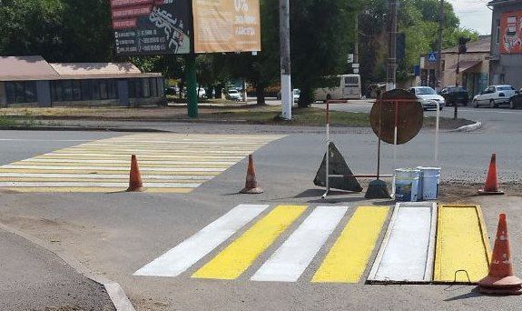 Коммунальные службы проводят работы на территории города Коммунальные службы проводят работы на территории города