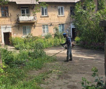 Коммунальные службы проводят работы на территории города Коммунальные службы проводят работы на территории города