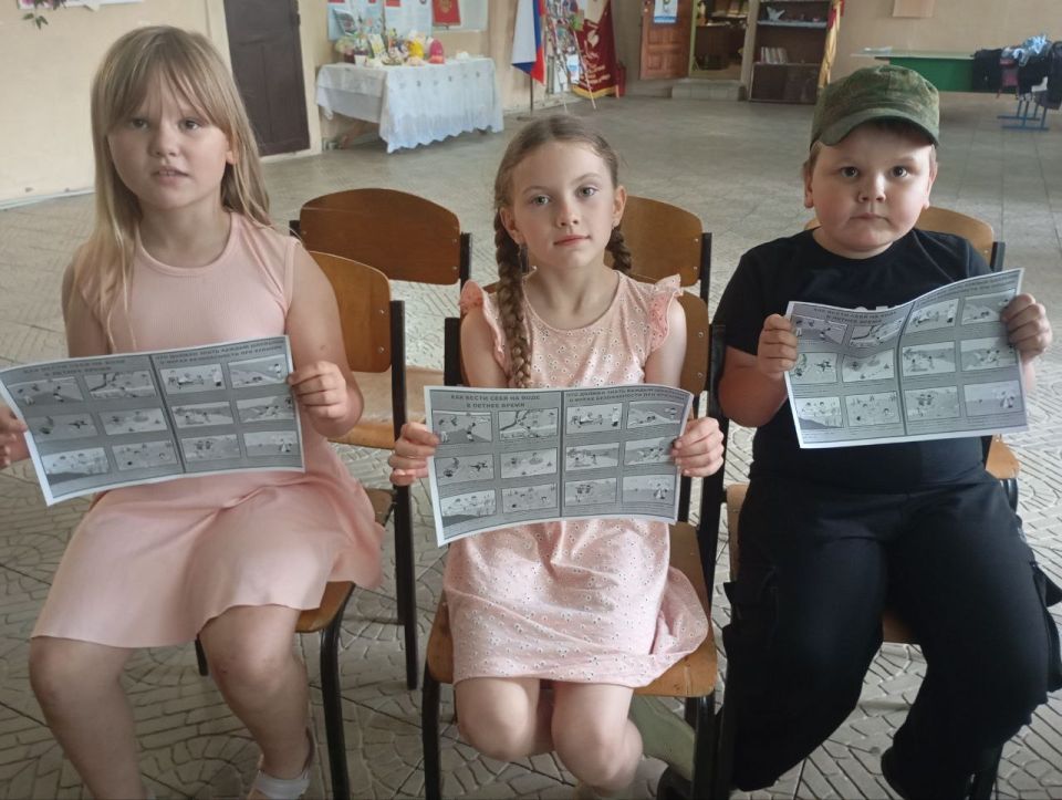 В период летних каникул, особенно в жаркую погоду, одним из любимых развлечений детей является купание В период летних каникул, особенно в жаркую погоду, одним из любимых развлечений детей является купание