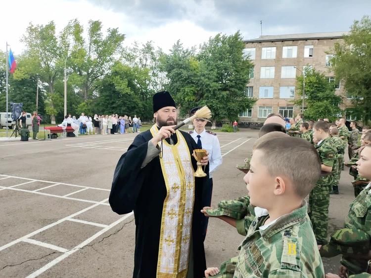 Военно-полевые сборы, «Ворошиловские стрелки» и мороженое: Кадеты из Луганска закончили учебный год Военно-полевые сборы, «Ворошиловские стрелки» и мороженое: Кадеты из Луганска закончили учебный год