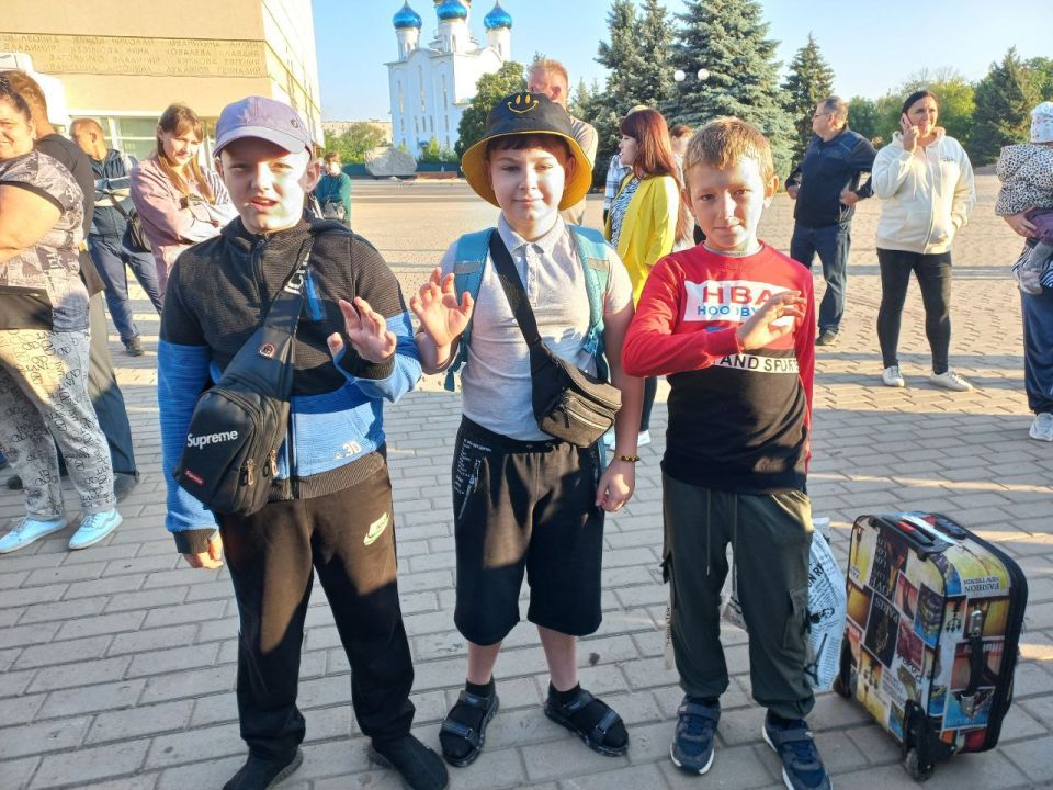 Сергей Козенко: Сегодня 129 юных жителей Краснодонского округа отправились в летнее путешествие — в детский оздоровительный лагерь «Парус», расположенный на живописном побережье солнечного Крыма Сергей Козенко: Сегодня 129 юных жителей Краснодонского округа отправились в летнее путешествие — в детский оздоровительный лагерь «Парус», расположенный на живописном побережье солнечного Крыма