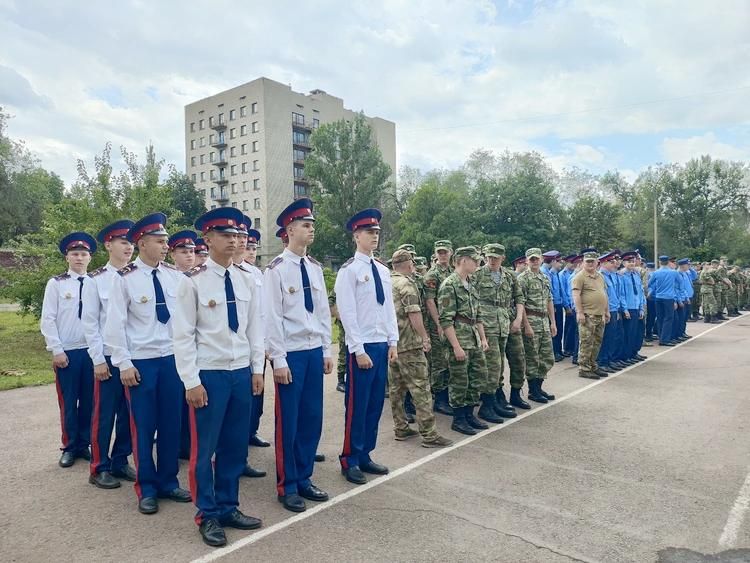 Военно-полевые сборы, «Ворошиловские стрелки» и мороженое: Кадеты из Луганска закончили учебный год Военно-полевые сборы, «Ворошиловские стрелки» и мороженое: Кадеты из Луганска закончили учебный год
