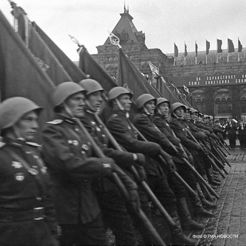 80 лет назад, 24 июня 1945 года, в Москве на Красной площади состоялся Парад Победы 80 лет назад, 24 июня 1945 года, в Москве на Красной площади состоялся Парад Победы