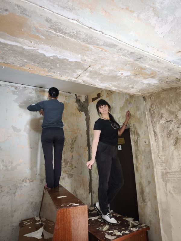В Детской школе искусств №2 г.Ровеньки продолжаются ремонтные работы по подготовке учреждения к новому учебному году В Детской школе искусств №2 г.Ровеньки продолжаются ремонтные работы по подготовке учреждения к новому учебному году
