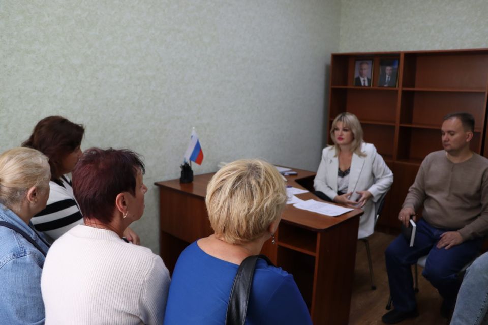 Врип главы Стаханова Наталия Жулинская провела личный прием граждан Врип главы Стаханова Наталия Жулинская провела личный прием граждан