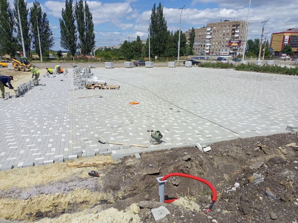 Продолжается реализация проекта по реновации центра города Алчевска – площади Советской Продолжается реализация проекта по реновации центра города Алчевска – площади Советской