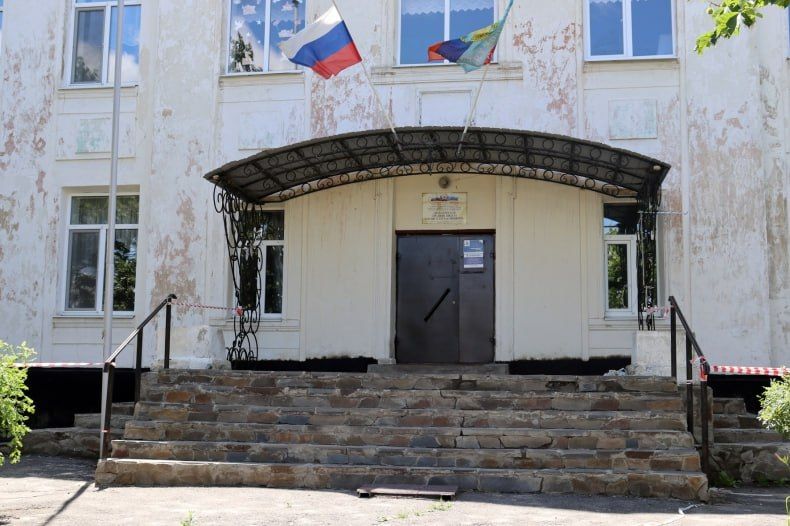 В Володарской СШ Хакасией продолжаются ремонтные работы В Володарской СШ Хакасией продолжаются ремонтные работы