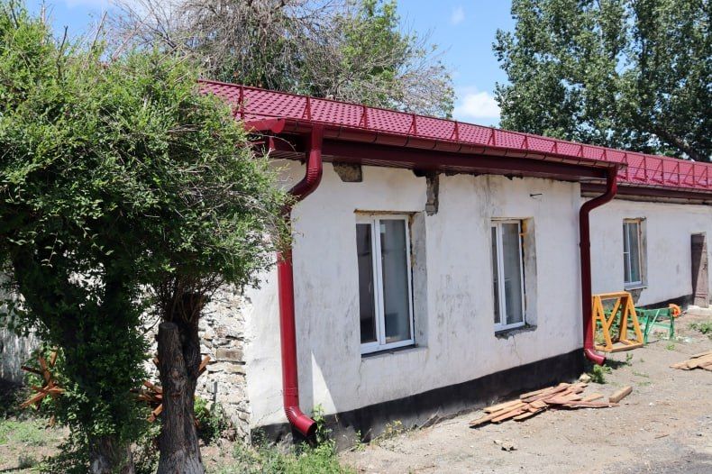 В Володарской СШ Хакасией продолжаются ремонтные работы В Володарской СШ Хакасией продолжаются ремонтные работы