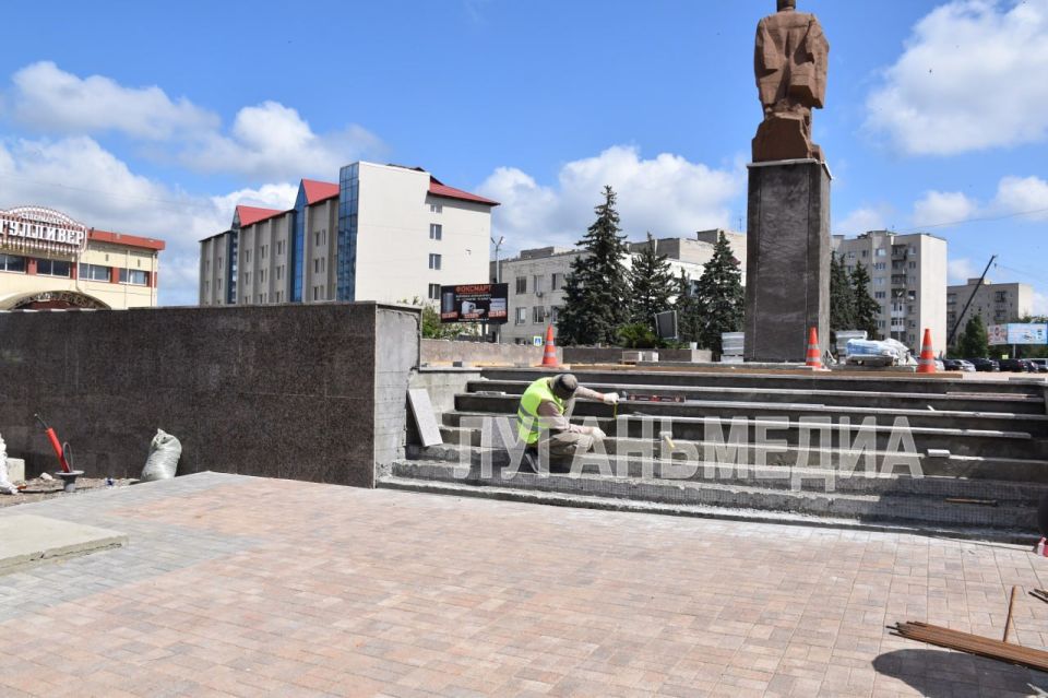 На Аллее Дружбы активно ведутся строительные работы На Аллее Дружбы активно ведутся строительные работы