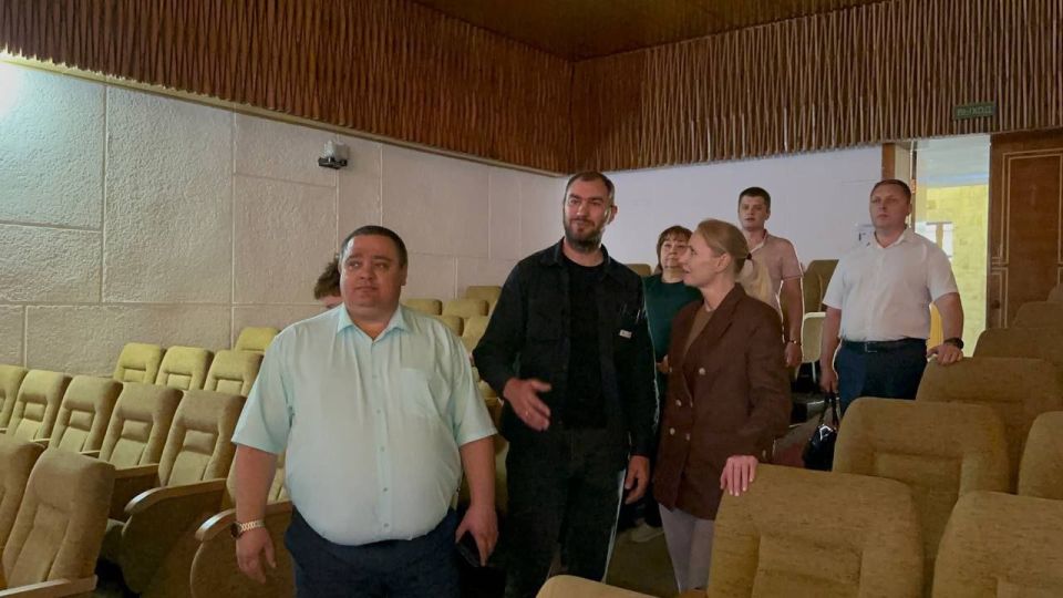 Первый заместитель руководителя Администрации Главы ЛНР ознакомился с работой муниципальных властей в 3 округах республики Первый заместитель руководителя Администрации Главы ЛНР ознакомился с работой муниципальных властей в 3 округах республики