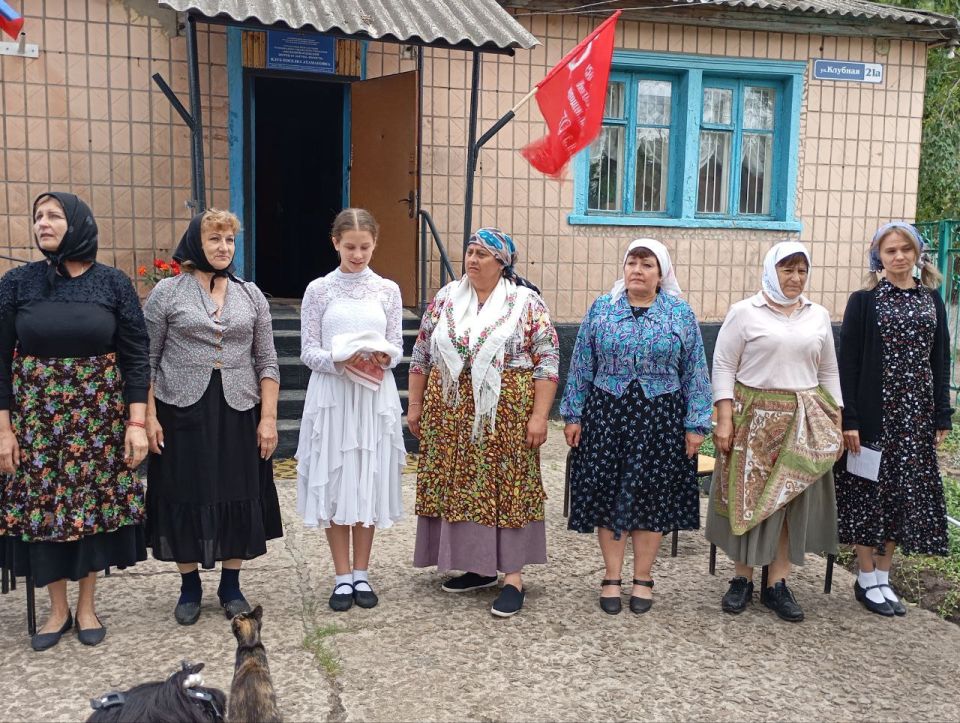 В клубе поселка Атамановка состоялся спектакль «Бабы - 42год. Просто надо жить» В клубе поселка Атамановка состоялся спектакль «Бабы - 42год. Просто надо жить»