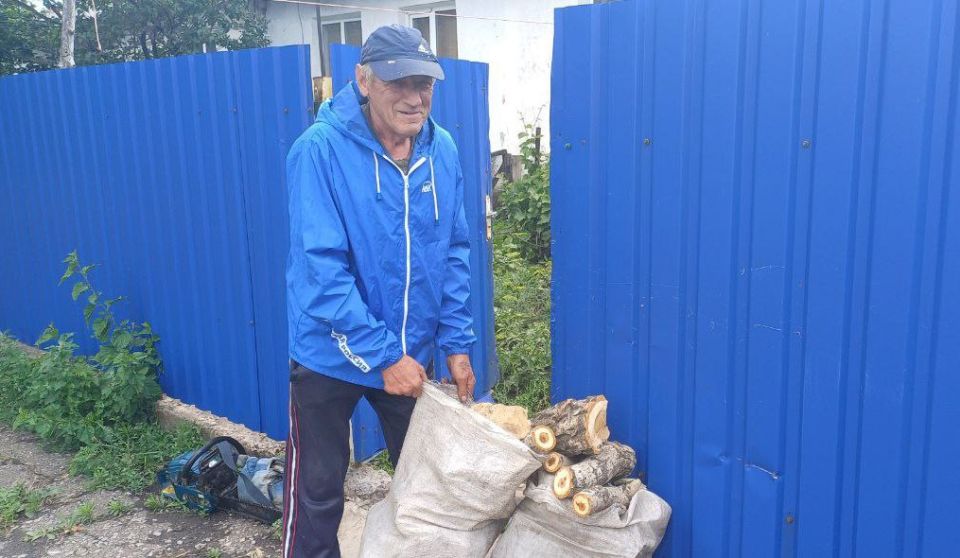 «Единая Россия» помогает жителям ЛНР, оказавшимся в сложной жизненной ситуации «Единая Россия» помогает жителям ЛНР, оказавшимся в сложной жизненной ситуации