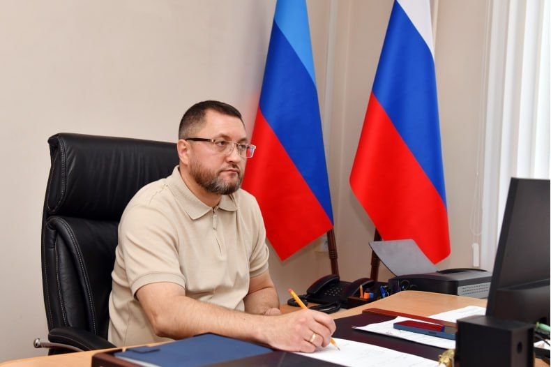 24 июня под председательством Максима Маркова состоялось заседание постоянной комиссии по социальной политике и делам молодежи, в котором приняли участие Председатель Совета депутатов Борис Семиошко 24 июня под председательством Максима Маркова состоялось заседание постоянной комиссии по социальной политике и делам молодежи, в котором приняли участие Председатель Совета депутатов Борис Семиошко
