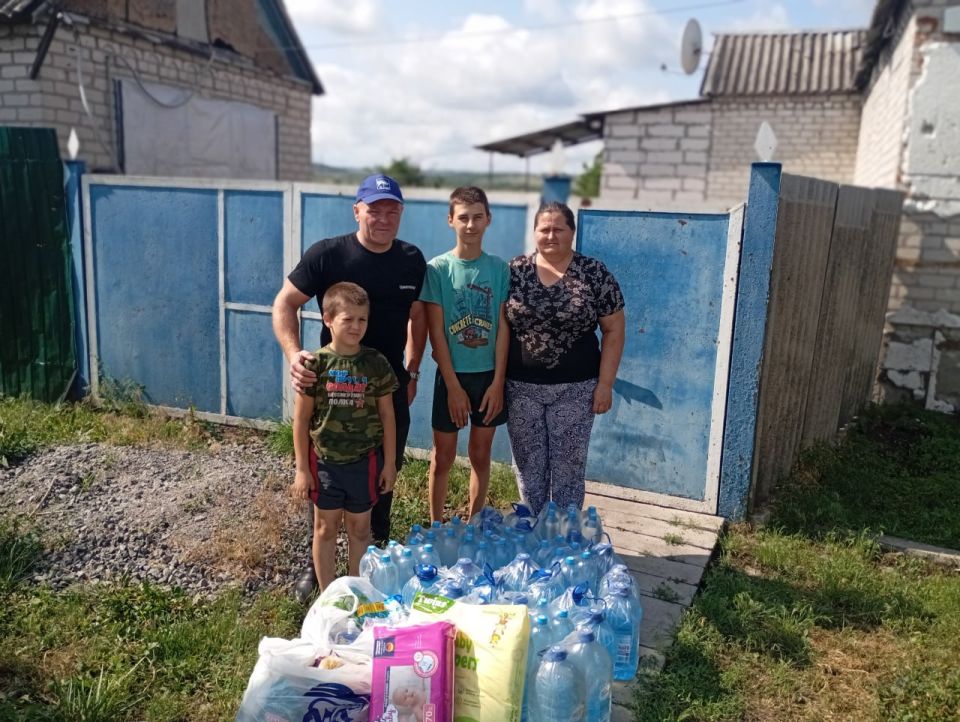 «Единая Россия» помогает жителям ЛНР, оказавшимся в сложной жизненной ситуации «Единая Россия» помогает жителям ЛНР, оказавшимся в сложной жизненной ситуации
