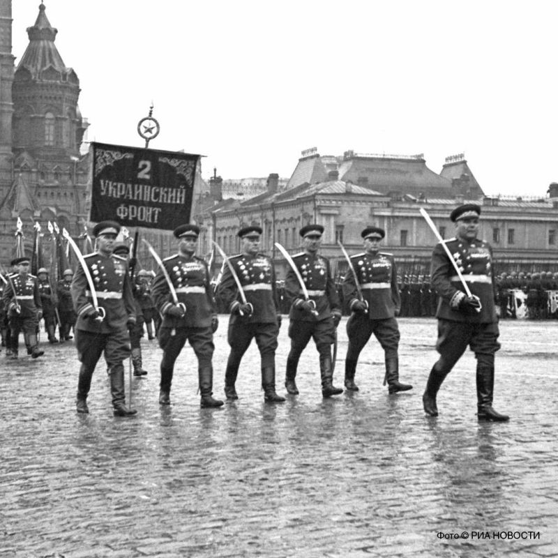 80 лет назад, 24 июня 1945 года, в Москве на Красной площади состоялся Парад Победы 80 лет назад, 24 июня 1945 года, в Москве на Красной площади состоялся Парад Победы