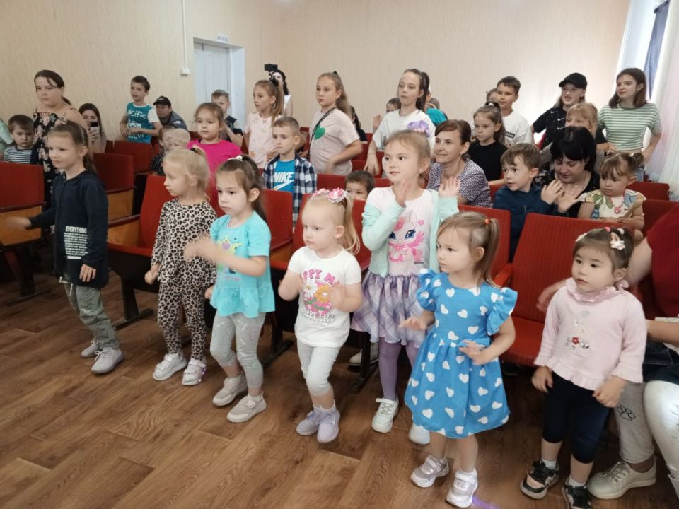 25 июня в селе Пархоменко было оживленно и весело 25 июня в селе Пархоменко было оживленно и весело
