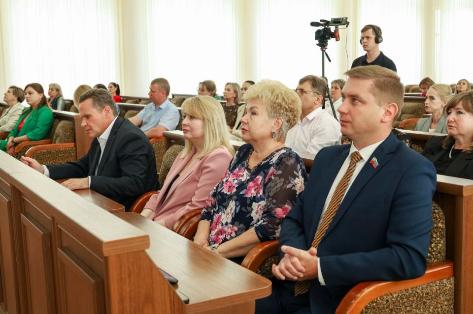 Галина Дуброва: В Луганске состоялись публичные слушания по проекту закона "Об исполнении бюджета ЛНР за 2024 год", в которых я приняла участие Галина Дуброва: В Луганске состоялись публичные слушания по проекту закона "Об исполнении бюджета ЛНР за 2024 год", в которых я приняла участие
