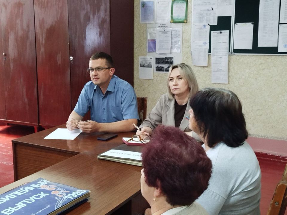 Евгений Морозов: Совместно с Председателем Совета городского округа Натальей Волошиной провели выездной прием жителей в поселке Анненка Евгений Морозов: Совместно с Председателем Совета городского округа Натальей Волошиной провели выездной прием жителей в поселке Анненка