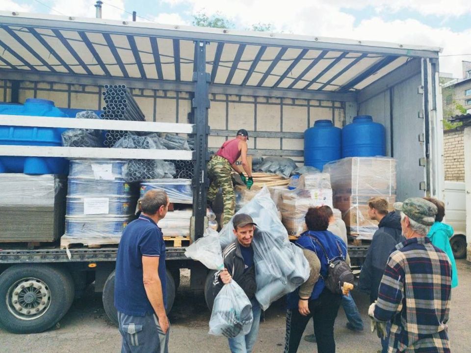 Сергей Колягин: В город Первомайск прибыл очередной гуманитарный груз от шефа-региона Калужской области, состоящий из строительных материалов, оборудования для функционирования и ремонта внутридомовых систем водоснабжения и... Сергей Колягин: В город Первомайск прибыл очередной гуманитарный груз от шефа-региона Калужской области, состоящий из строительных материалов, оборудования для функционирования и ремонта внутридомовых систем водоснабжения и...