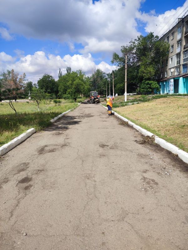 Сергей Козенко: В поселке Краснодон стартовал ремонт дорожного покрытия на площади Ленина Сергей Козенко: В поселке Краснодон стартовал ремонт дорожного покрытия на площади Ленина