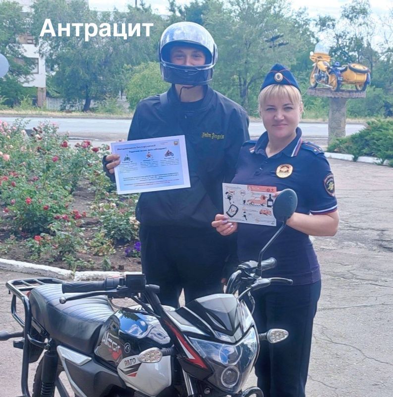 В ходе проведения рейдовых мероприятий, направленных на снижение аварийности с участием мототехники, сотрудники ОГИБДД ОМВД России «Антрацитовский», «Славяносербский», «Сватовский» провели профилактические беседы с водителями В ходе проведения рейдовых мероприятий, направленных на снижение аварийности с участием мототехники, сотрудники ОГИБДД ОМВД России «Антрацитовский», «Славяносербский», «Сватовский» провели профилактические беседы с водителями
