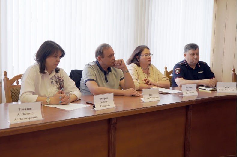 Проведено заседание Комиссии по делам несовершеннолетних и защите их прав Проведено заседание Комиссии по делам несовершеннолетних и защите их прав