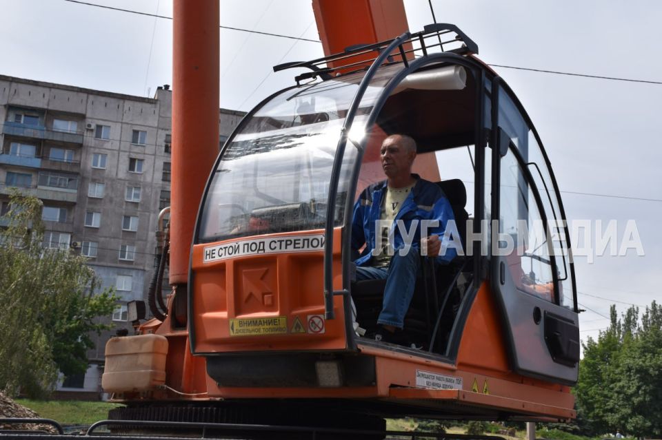 В Алчевске идут работы по подготовке к новому отопительному сезону В Алчевске идут работы по подготовке к новому отопительному сезону