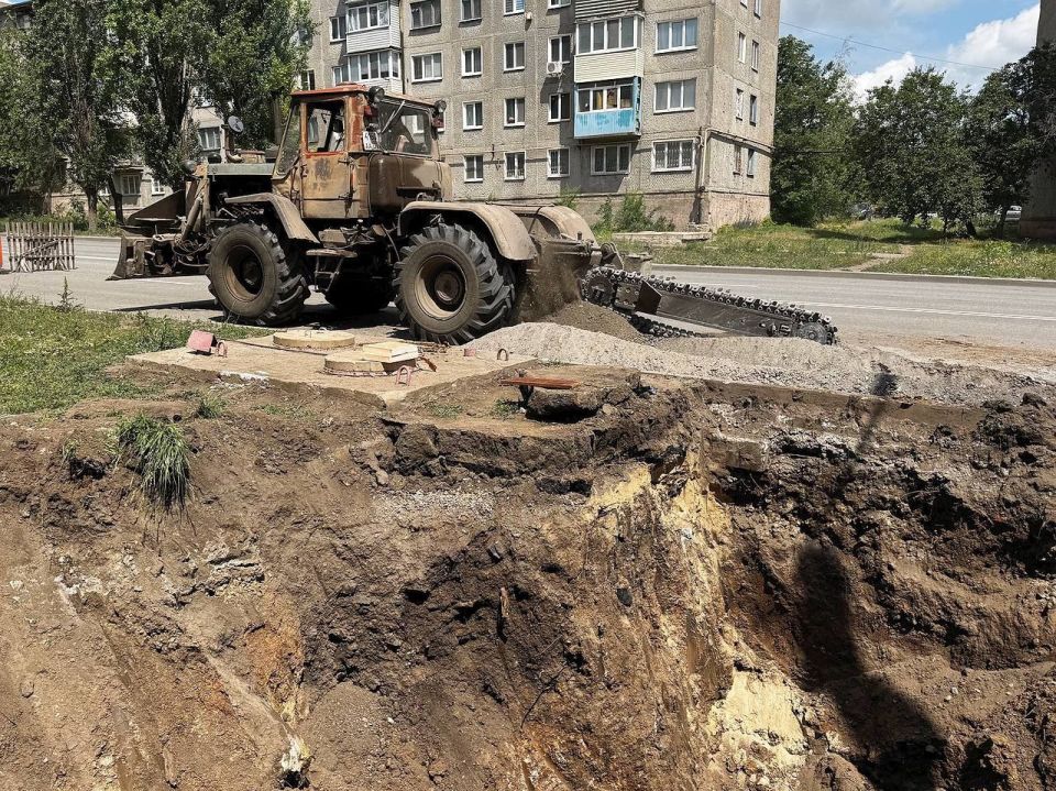 Сергей Колягин: Сотрудники Первомайского участка Стахановского департамента ГУП ЛНР «Лугансквода» ежедневно проводят работы как по ремонту, так и по замене водопроводных сетей нашего городского округа Сергей Колягин: Сотрудники Первомайского участка Стахановского департамента ГУП ЛНР «Лугансквода» ежедневно проводят работы как по ремонту, так и по замене водопроводных сетей нашего городского округа