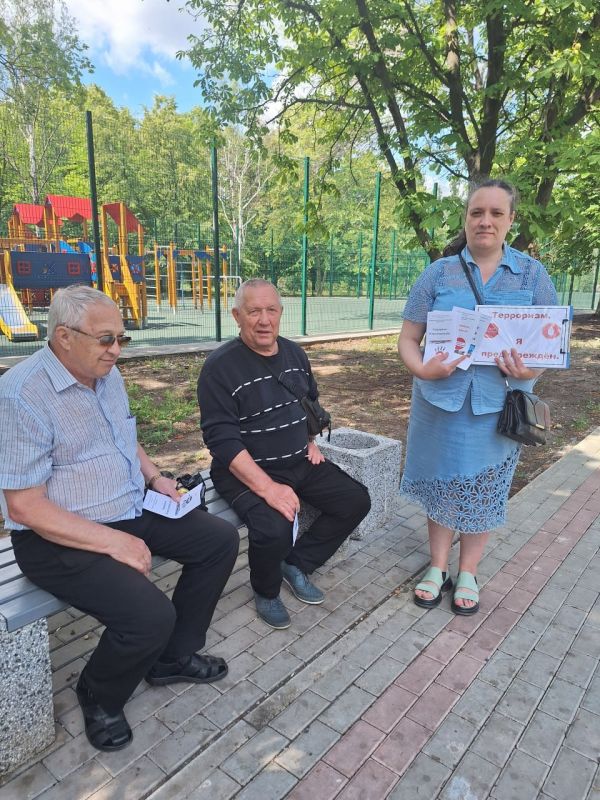 В рамках цикла мероприятий по антитеррористической безопасности сотрудники Кировской центральной городской библиотеки провели акцию «Терроризм. Я предупреждён»,направленную на повышение уровня осведомленности населения о... В рамках цикла мероприятий по антитеррористической безопасности сотрудники Кировской центральной городской библиотеки провели акцию «Терроризм. Я предупреждён»,направленную на повышение уровня осведомленности населения о...