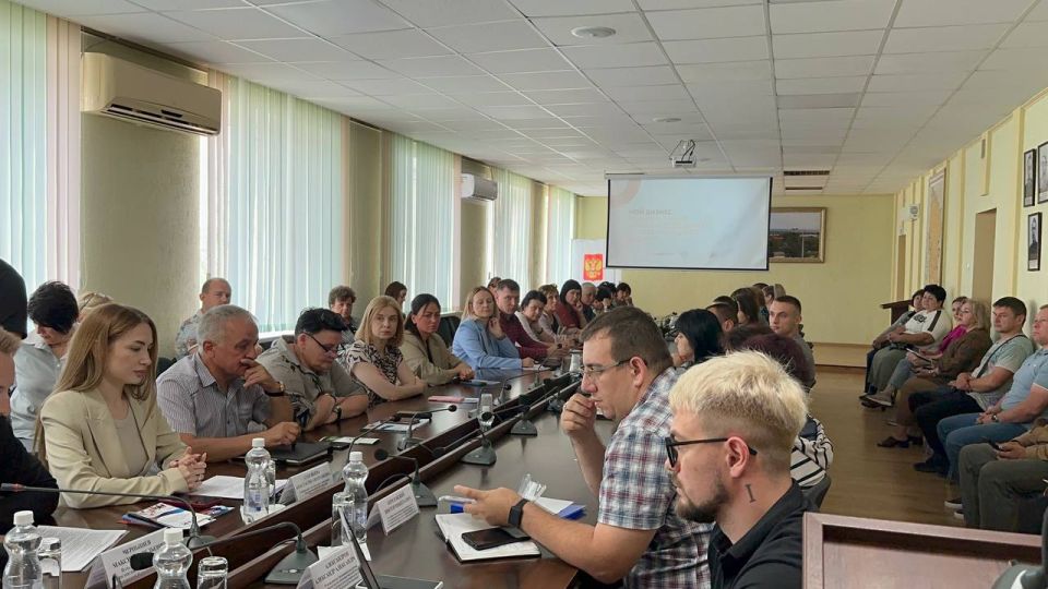 Андрей Рубанцов: В Ровеньках обсудили развитие малого и среднего бизнеса в ЛНР Андрей Рубанцов: В Ровеньках обсудили развитие малого и среднего бизнеса в ЛНР