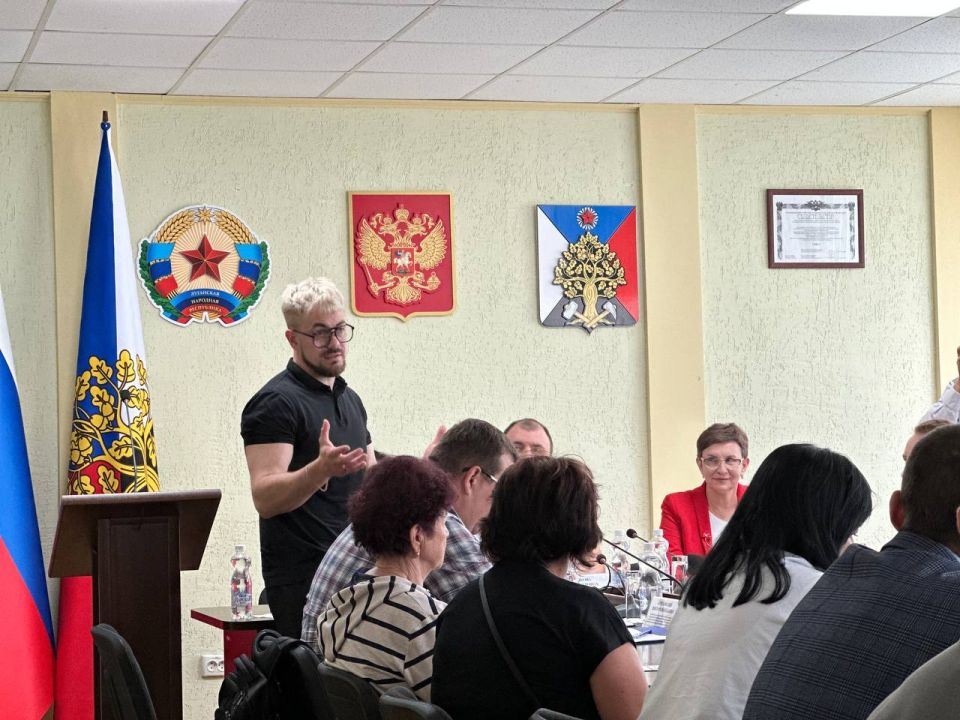 Андрей Рубанцов: В Ровеньках обсудили развитие малого и среднего бизнеса в ЛНР Андрей Рубанцов: В Ровеньках обсудили развитие малого и среднего бизнеса в ЛНР