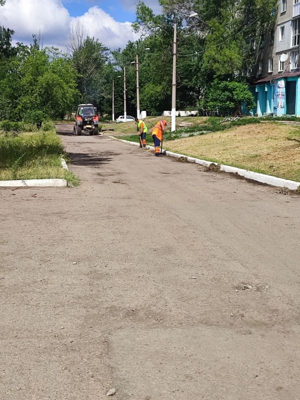 Сергей Козенко: В поселке Краснодон стартовал ремонт дорожного покрытия на площади Ленина Сергей Козенко: В поселке Краснодон стартовал ремонт дорожного покрытия на площади Ленина