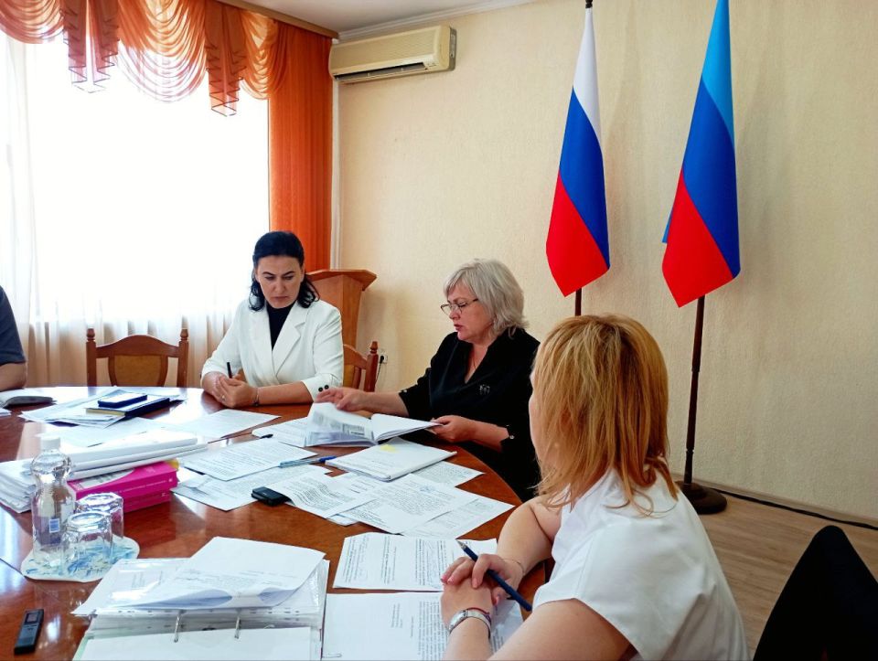 В Администрации города состоялось очередное заседание городской комиссии по делам несовершеннолетних и защите их прав, в котором приняла участие ВРИП Главы города Луганска Яна Пащенко В Администрации города состоялось очередное заседание городской комиссии по делам несовершеннолетних и защите их прав, в котором приняла участие ВРИП Главы города Луганска Яна Пащенко