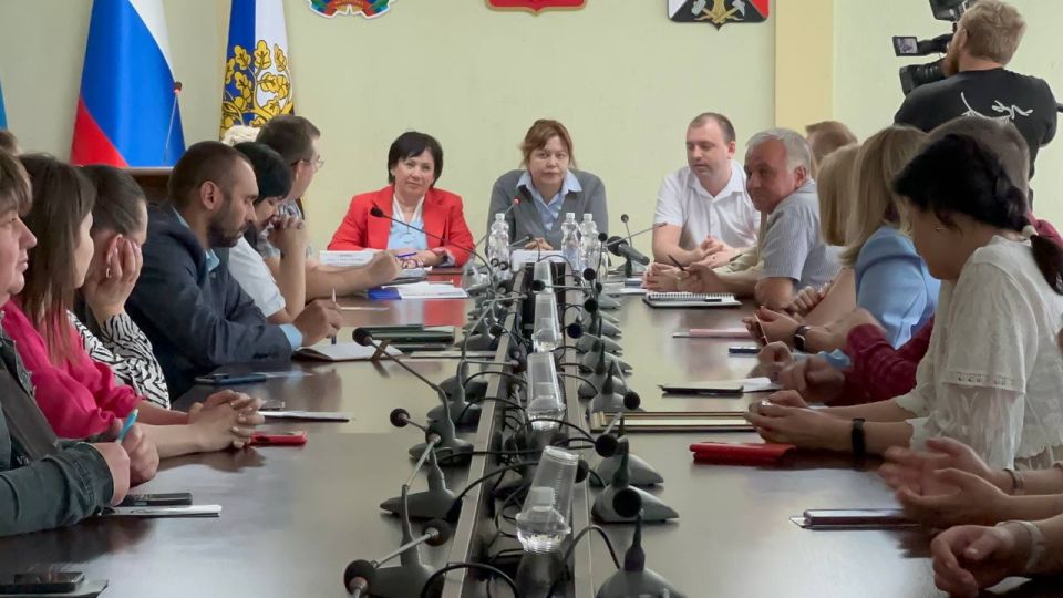 В Ровеньках обсудили развитие малого и среднего бизнеса в ЛНР В Ровеньках обсудили развитие малого и среднего бизнеса в ЛНР