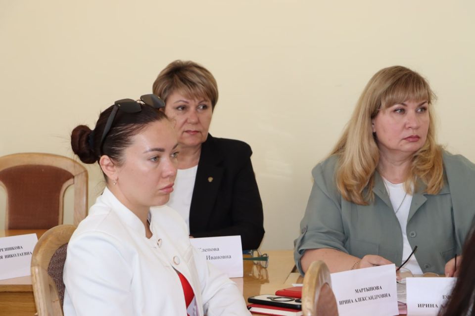 В Администрации Стаханова рассмотрели дела об административных правонарушениях в отношении несовершеннолетних и их родителей В Администрации Стаханова рассмотрели дела об административных правонарушениях в отношении несовершеннолетних и их родителей