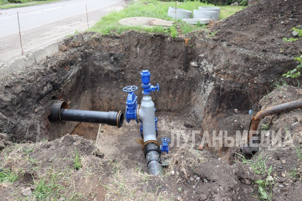 В Свердловске проводят полную замену изношенного водопровода В Свердловске проводят полную замену изношенного водопровода