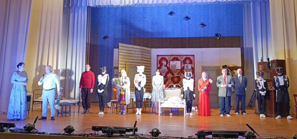 В стенах МБУ «Антрацитовский центральный городской дворец культуры им. Ленина» разыгралась настоящая комедийная буря! Ставропольский академический орден «Знак Почёта» театр драмы им. М. Ю. Лермонтова представил зрителям свой... В стенах МБУ «Антрацитовский центральный городской дворец культуры им. Ленина» разыгралась настоящая комедийная буря! Ставропольский академический орден «Знак Почёта» театр драмы им. М. Ю. Лермонтова представил зрителям свой...