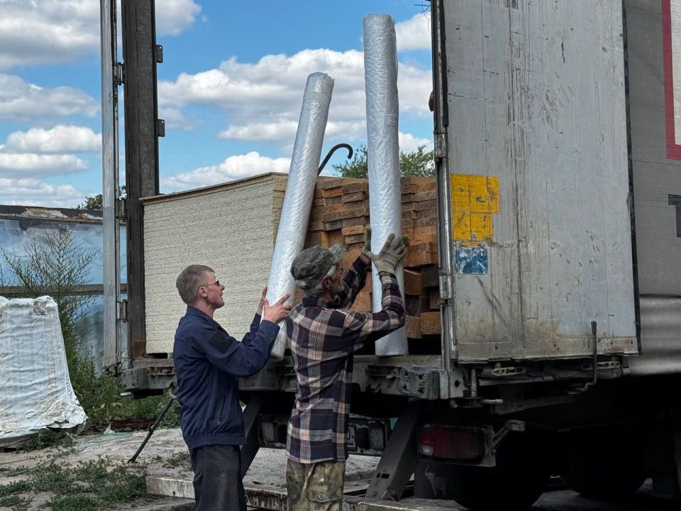 Сергей Колягин: В город Первомайск прибыл очередной гуманитарный груз от шефа-региона Калужской области, состоящий из строительных материалов, оборудования для функционирования и ремонта внутридомовых систем водоснабжения и... Сергей Колягин: В город Первомайск прибыл очередной гуманитарный груз от шефа-региона Калужской области, состоящий из строительных материалов, оборудования для функционирования и ремонта внутридомовых систем водоснабжения и...