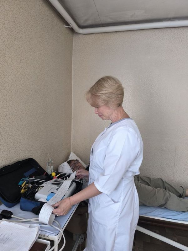 Врачи Новосветловской участковой больницы провели выездной прием в селе Великий Суходол Врачи Новосветловской участковой больницы провели выездной прием в селе Великий Суходол