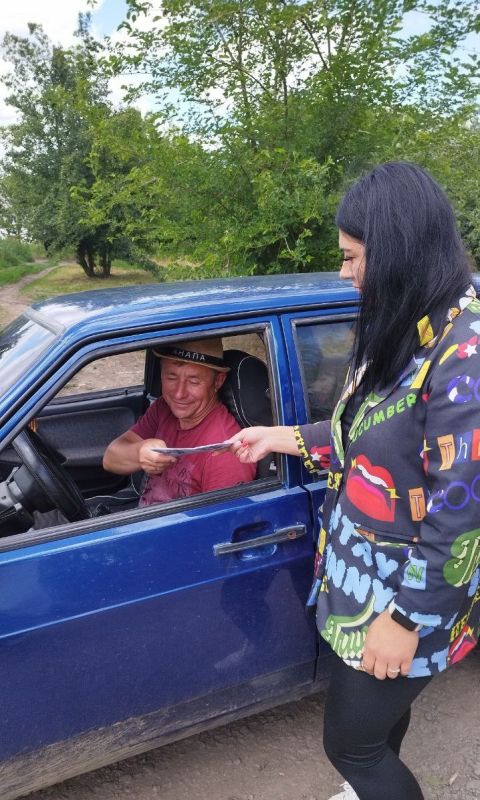 В Ровеньковской школе №3 профилактика дорожно-транспортных происшествий является одним из важнейших направлений работы В Ровеньковской школе №3 профилактика дорожно-транспортных происшествий является одним из важнейших направлений работы