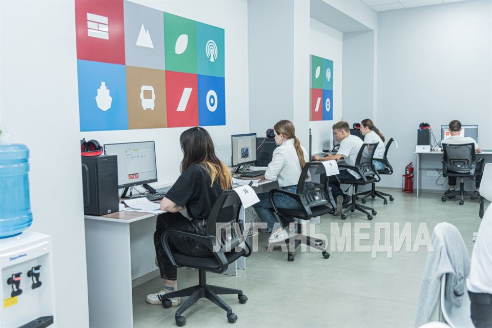 Студенты колледжей республики сдают экзамены в одном из кластеров «Профессионалитета» Студенты колледжей республики сдают экзамены в одном из кластеров «Профессионалитета»
