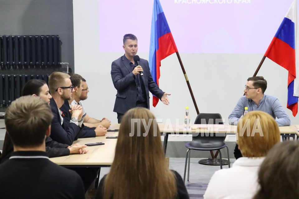 В Молодежном центре «Свердловск» состоялась церемония подписания соглашения между Молодежным парламентом при Народном Совете ЛНР и Молодежным парламентом Красноярского края при Законодательном собрании Красноярского края В Молодежном центре «Свердловск» состоялась церемония подписания соглашения между Молодежным парламентом при Народном Совете ЛНР и Молодежным парламентом Красноярского края при Законодательном собрании Красноярского края