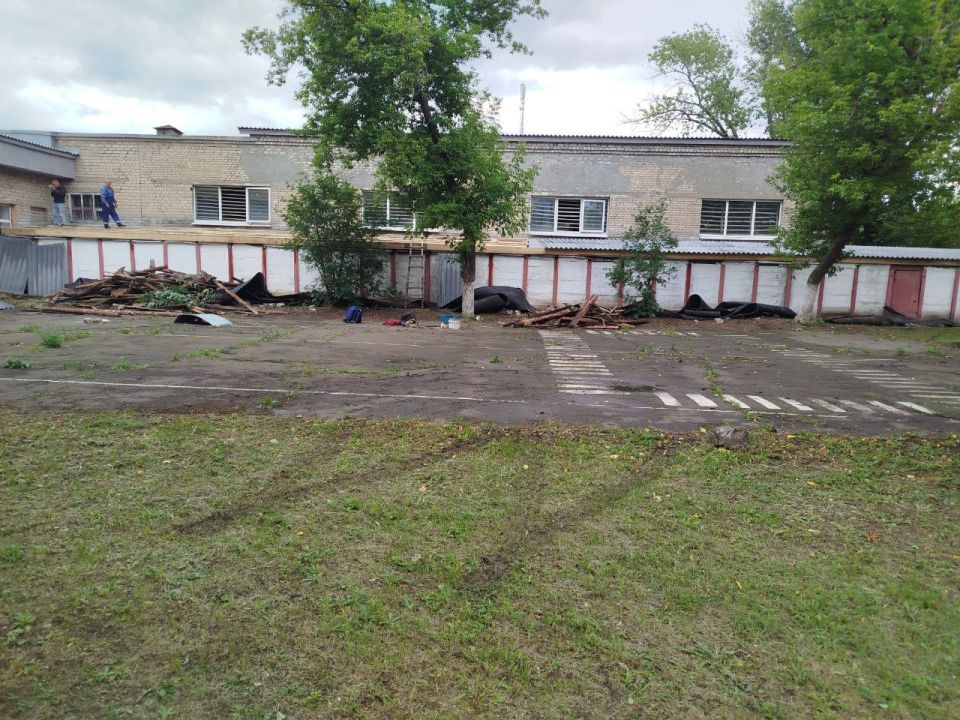 В Ровеньковской школе № 8 им. С.В. Полуянова продолжаются ремонтные работы по подготовке к новому учебному году В Ровеньковской школе № 8 им. С.В. Полуянова продолжаются ремонтные работы по подготовке к новому учебному году