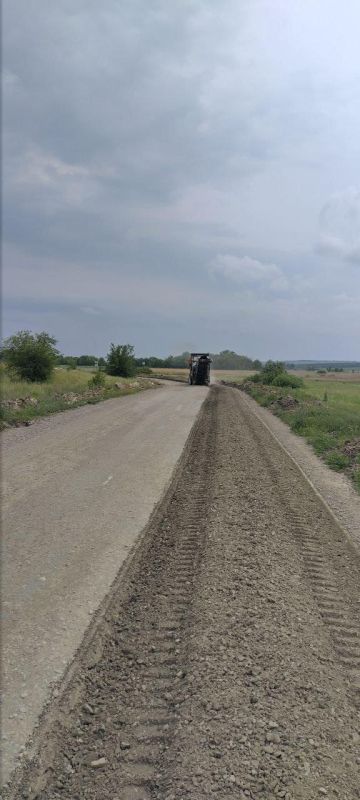 На участке дороги «Беловодск – Брусовка» приступили к планировке основания под асфальт На участке дороги «Беловодск – Брусовка» приступили к планировке основания под асфальт