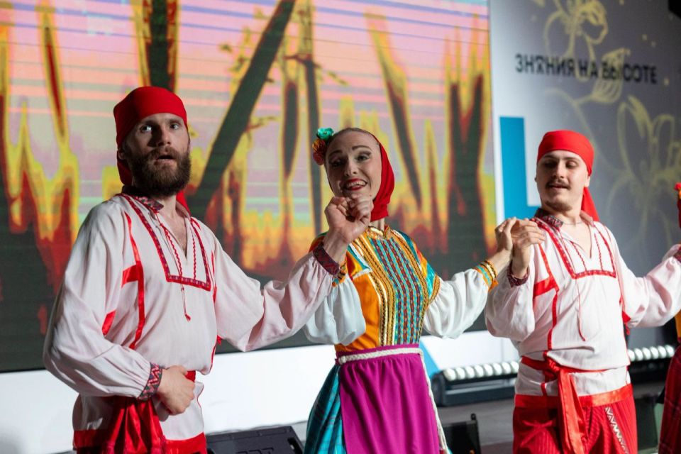 Директор Детской школы искусств №2 г.Ровеньки Виктория Боева приняла участие в семинаре "Культура и образ будущего: развитие педагогического мастерства работников сферы культуры Донбасса и Новороссии", который прошёл в... Директор Детской школы искусств №2 г.Ровеньки Виктория Боева приняла участие в семинаре "Культура и образ будущего: развитие педагогического мастерства работников сферы культуры Донбасса и Новороссии", который прошёл в...
