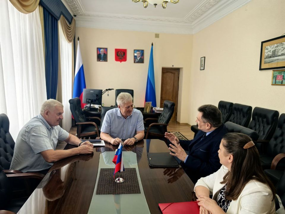 Сергей Козенко: Сегодня состоялась рабочая встреча с начальником Управления Министерства юстиции Российской Федерации по Луганской Народной Республике Максимом Ершовым Сергей Козенко: Сегодня состоялась рабочая встреча с начальником Управления Министерства юстиции Российской Федерации по Луганской Народной Республике Максимом Ершовым