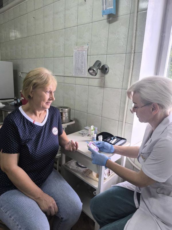 Врачи Новосветловской участковой больницы провели выездной прием в селе Великий Суходол Врачи Новосветловской участковой больницы провели выездной прием в селе Великий Суходол