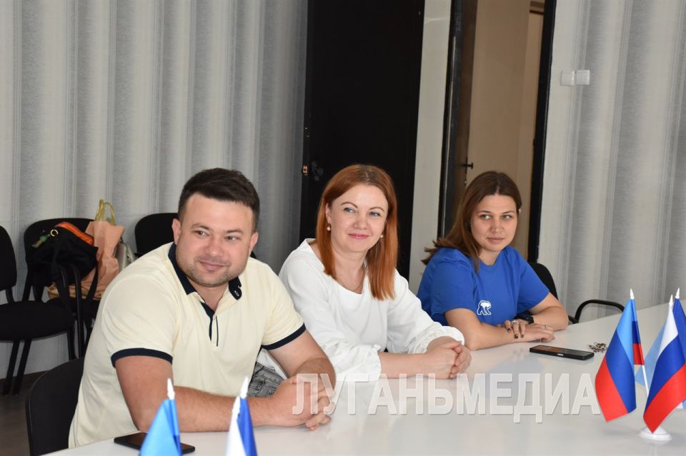 Ко Дню молодежи активисты Первомайского местного отделения ВПП «Единая Россия» приняли участие в интеллектуальной игре «Скажи иначе» («Элиас») Ко Дню молодежи активисты Первомайского местного отделения ВПП «Единая Россия» приняли участие в интеллектуальной игре «Скажи иначе» («Элиас»)